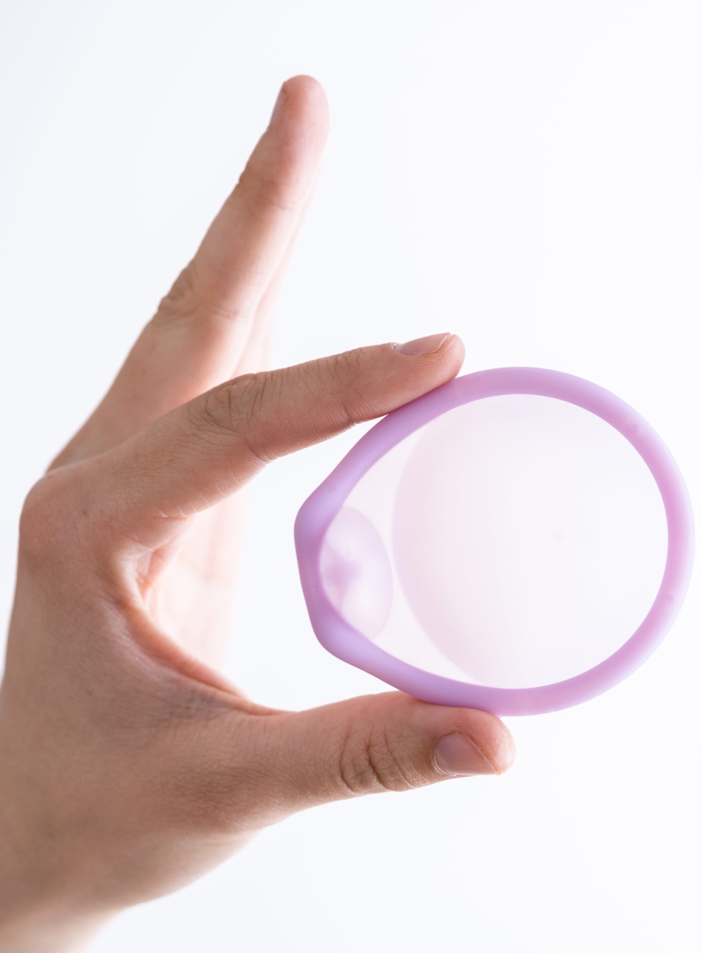caya diaphragma in hand